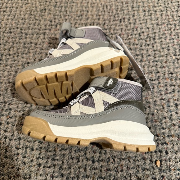 OshKosh B'gosh Kids Boots in Gray and White - Picture 2 of 6
